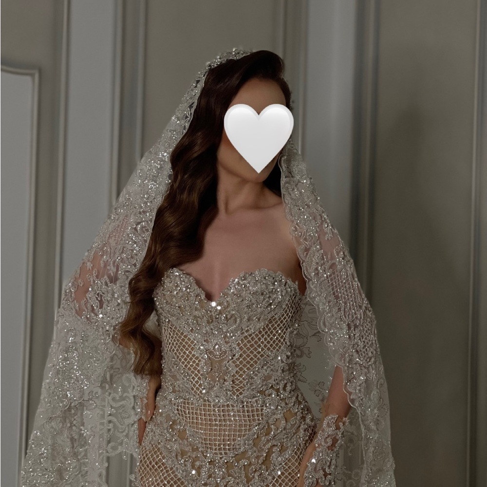 Elegant White Lace Wedding Dress - Picture 7 of 12